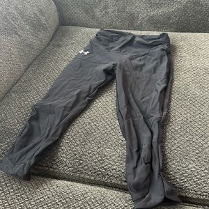 XS Under Armour cropped leggings